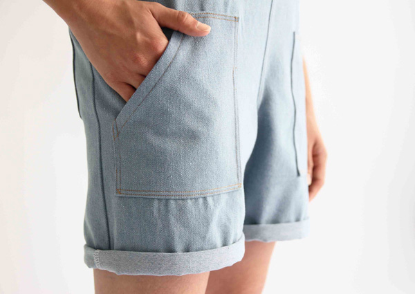I AM Patterns - Sewing pattern Colibri dungarees women - detail front pockets