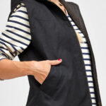 I AM Hathor veste sans manche doublée zippée avec capuche zoom vue de profil