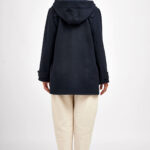 I AM Rê patron de couture duffle coat femme lainage caban bleu zoom de dos